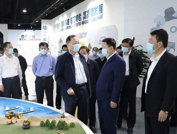 山东省委副书记、省长周乃翔到临工集团调研