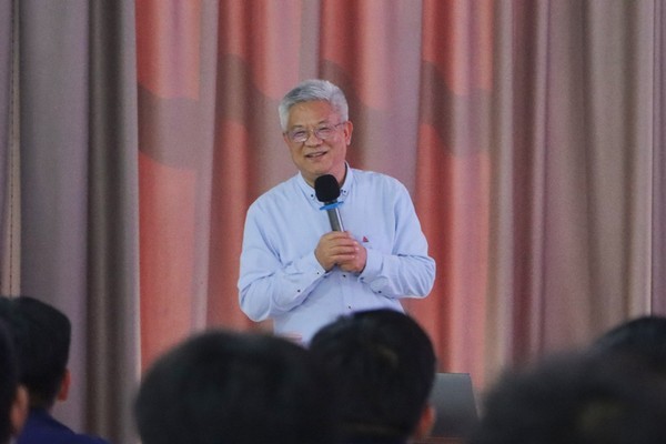 临工重机2022届大学生交流座谈会暨总经理课堂顺利召开